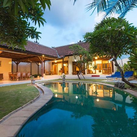 Bali Royal Heritage Villas Seminyak  Exterior photo